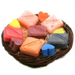 Corbeille osier, 6 savons et 5 miniatures Gamme couleur